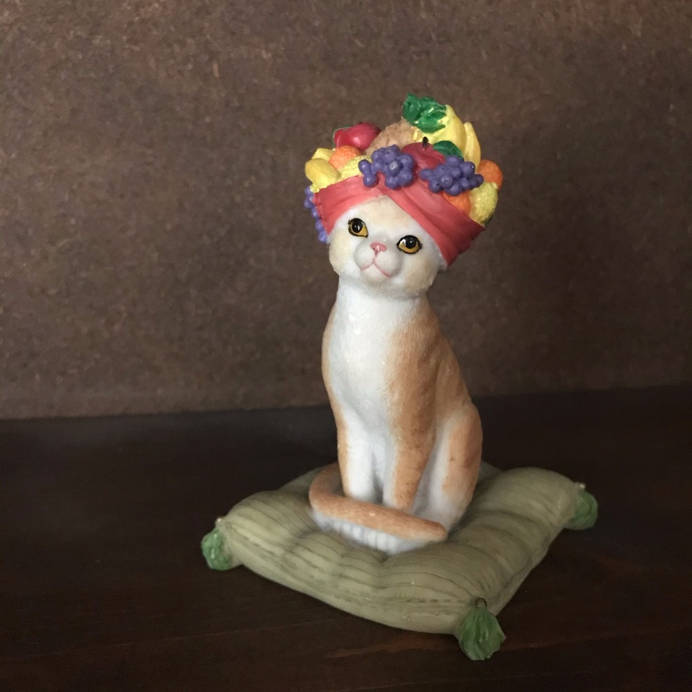 Fabulous Fruit Kitty!! 🍎🍌🍊🐱